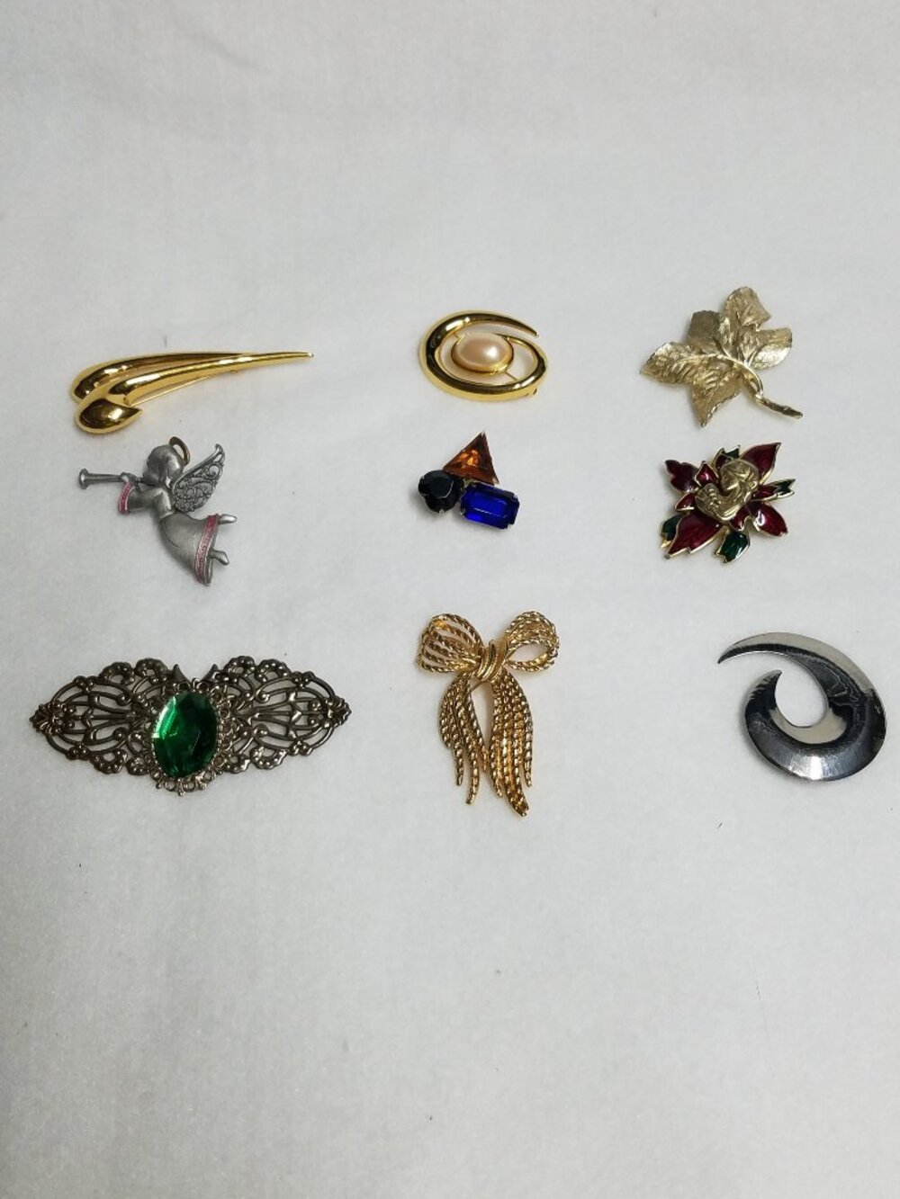 Vintage Brooch Pins Lot of 9 Gold Tone Silver Tone Rhinestone Pearl Floral Bow